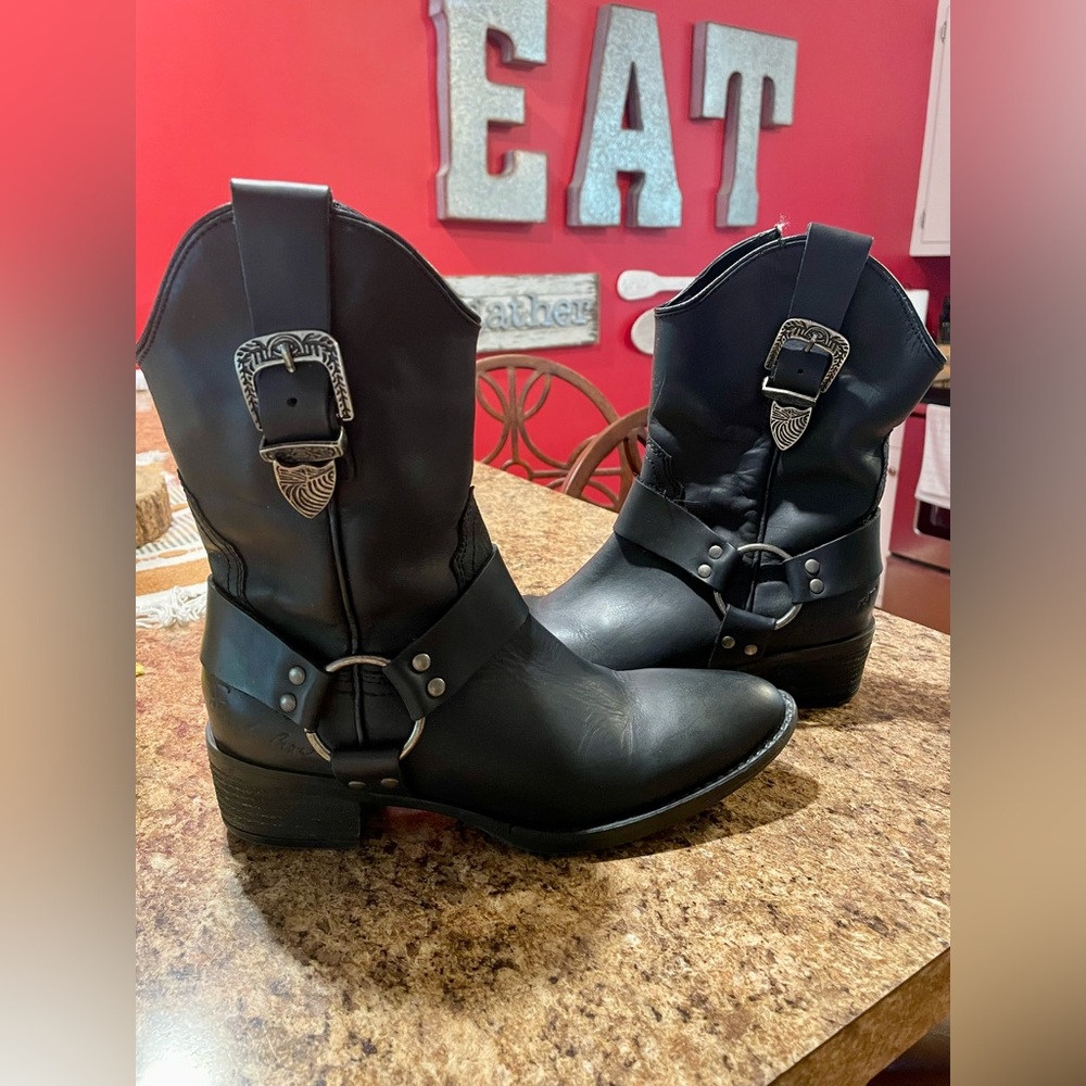 Sheryl Crow leather western buckle boots size 7.5